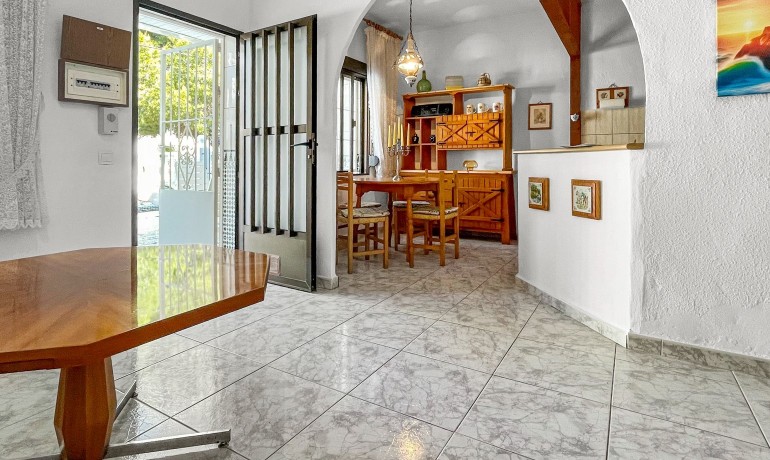 Sale - Apartment / Flat -
Torrevieja - Torreta Florida
