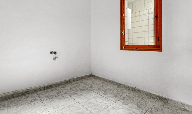 Sale - Apartment / Flat -
Torrevieja - Torreta Florida