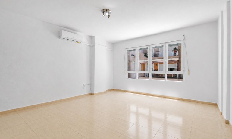 Sale - Apartment / Flat -
Torrevieja* - Puerto Deportivo