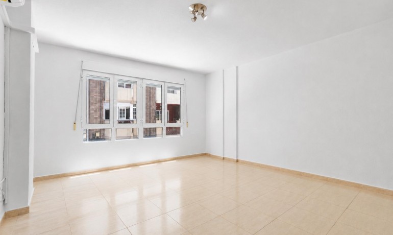 Sale - Apartment / Flat -
Torrevieja* - Puerto Deportivo