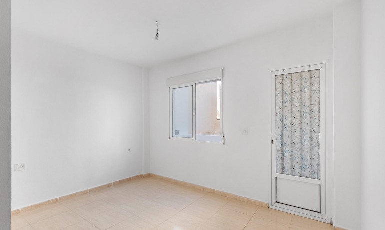 Sale - Apartment / Flat -
Torrevieja* - Puerto Deportivo