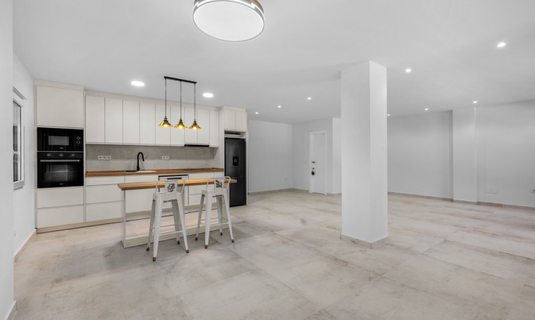 Sale - Apartment / Flat -
Torrevieja - Playa del Acequión
