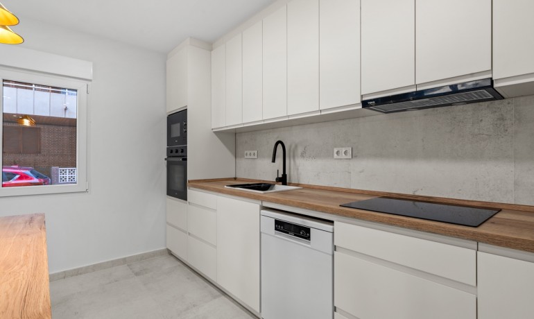 Sale - Apartment / Flat -
Torrevieja - Playa del Acequión