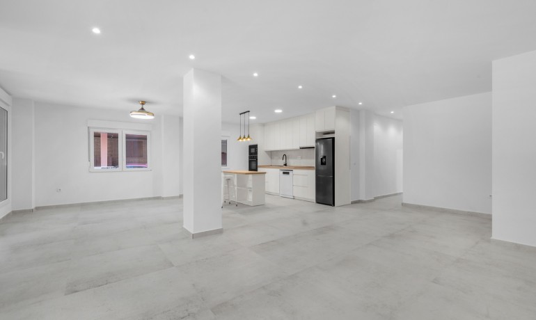 Sale - Apartment / Flat -
Torrevieja - Playa del Acequión
