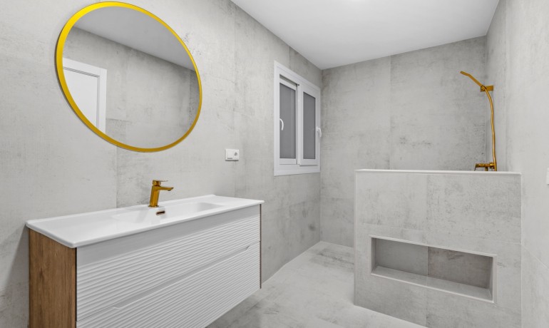 Sale - Apartment / Flat -
Torrevieja - Playa del Acequión
