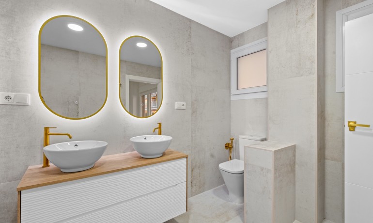 Sale - Apartment / Flat -
Torrevieja - Playa del Acequión