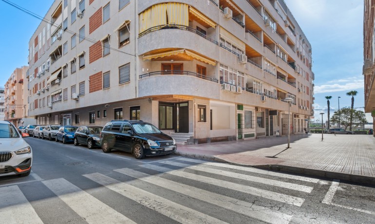 Sale - Apartment / Flat -
Torrevieja - Playa del Acequión