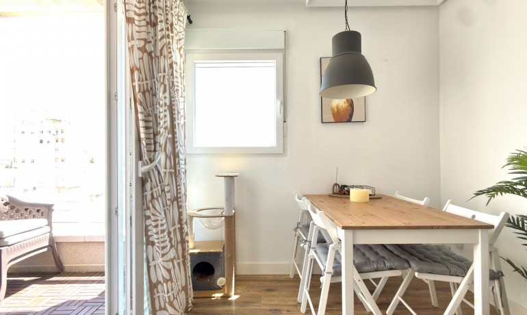 Sale - Apartment / Flat -
Torrevieja - Torrevieja - Centre