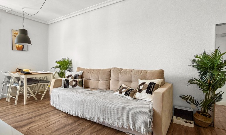 Sale - Apartment / Flat -
Torrevieja - Torrevieja - Centre