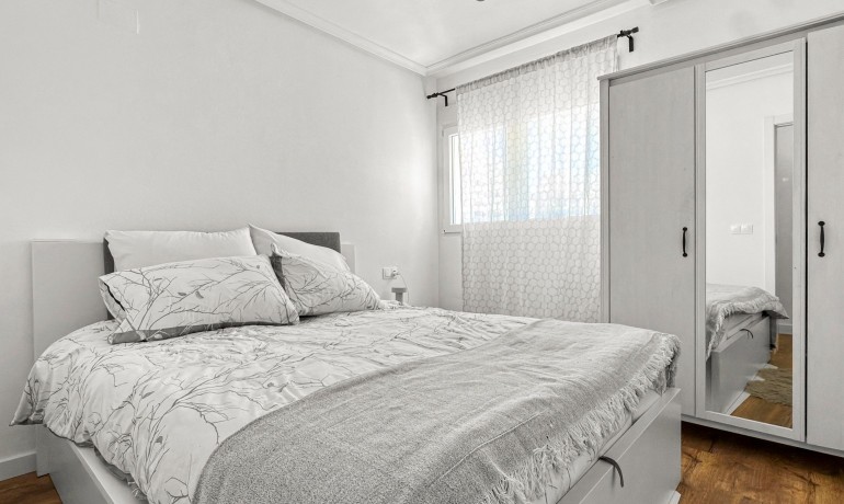 Sale - Apartment / Flat -
Torrevieja - Torrevieja - Centre