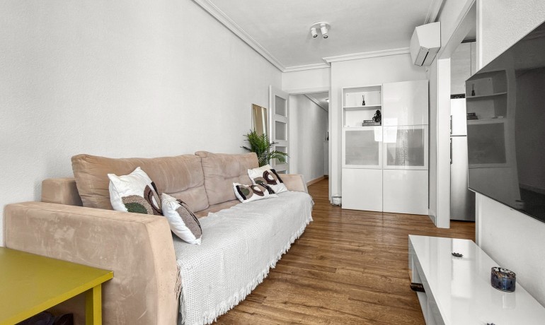 Sale - Apartment / Flat -
Torrevieja - Torrevieja - Centre
