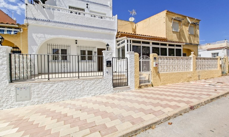 Venta - Casa -
San Fulgencio - Urb. La Marina