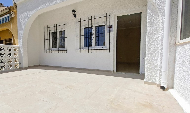 Venta - Casa -
San Fulgencio - Urb. La Marina