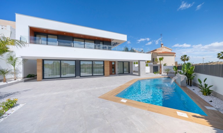 Sale - Villa -
Cuidad Quesada* - La Marquesa Golf