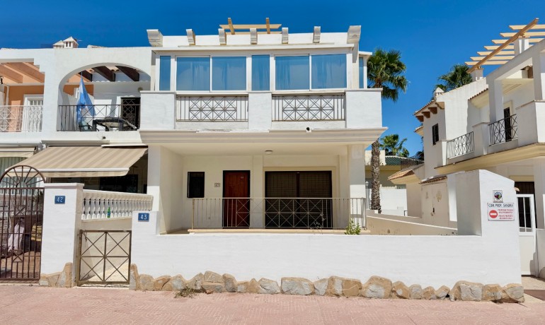 Sale - Villa -
Ciudad Quesada - Ciudad Quesada - Town