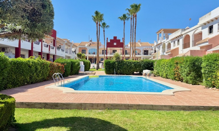 Sale - Villa -
Ciudad Quesada - Ciudad Quesada - Town