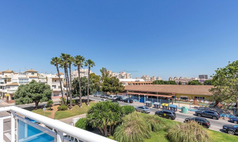 Sale - Apartment / Flat -
Torrevieja* - Estacion de autobuses