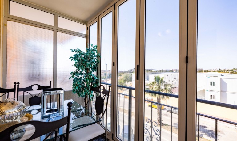 Sale - Apartment / Flat -
Torrevieja* - Mar azul