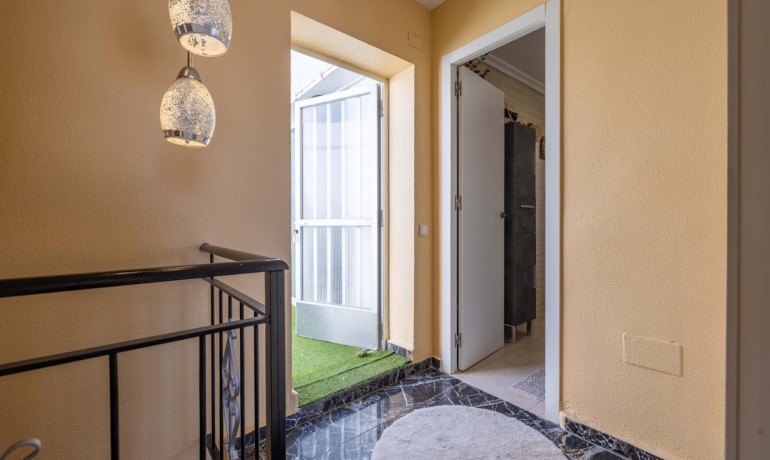 Sale - Apartment / Flat -
Torrevieja* - Mar azul