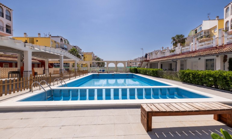 Sale - Apartment / Flat -
Torrevieja* - Mar azul
