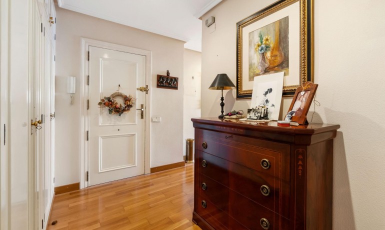 Sale - Apartment / Flat -
Torrevieja* - Centro - Muelle Pesquero