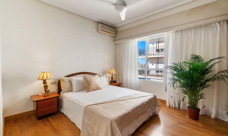 Sale - Apartment / Flat -
Torrevieja* - Centro - Muelle Pesquero