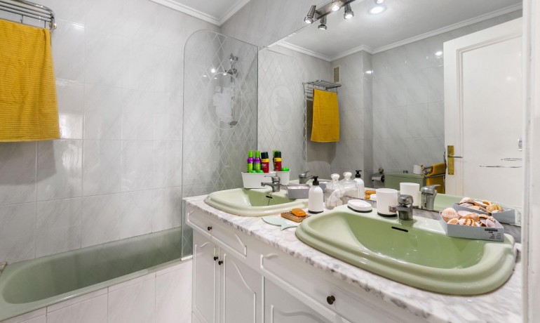 Sale - Apartment / Flat -
Torrevieja* - Centro - Muelle Pesquero