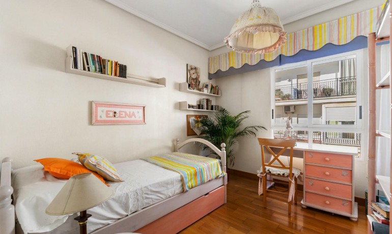 Sale - Apartment / Flat -
Torrevieja* - Centro - Muelle Pesquero