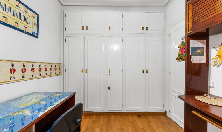 Sale - Apartment / Flat -
Torrevieja* - Centro - Muelle Pesquero