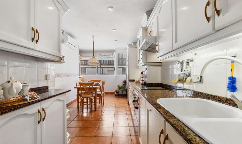 Sale - Apartment / Flat -
Torrevieja* - Centro - Muelle Pesquero