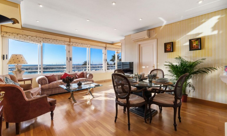 Sale - Apartment / Flat -
Torrevieja* - Centro - Muelle Pesquero