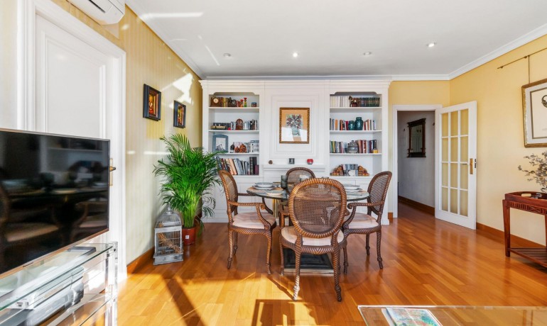 Sale - Apartment / Flat -
Torrevieja* - Centro - Muelle Pesquero