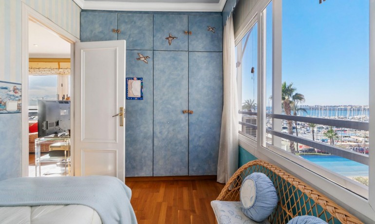 Sale - Apartment / Flat -
Torrevieja* - Centro - Muelle Pesquero