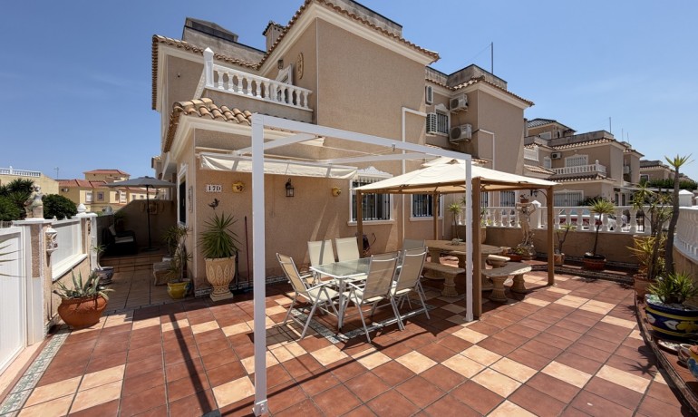Sale - House -
La Zenia