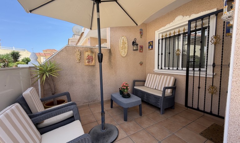 Sale - House -
La Zenia