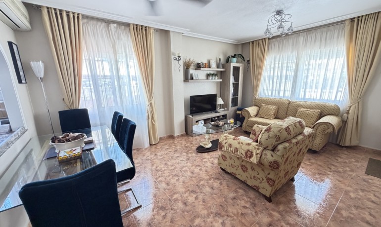Sale - House -
La Zenia