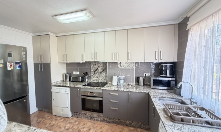 Sale - House -
La Zenia