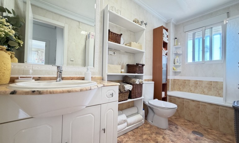 Sale - House -
La Zenia