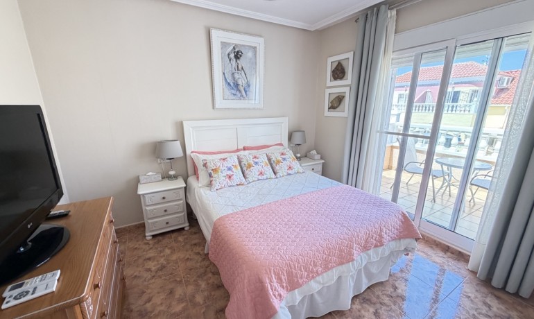 Sale - House -
La Zenia