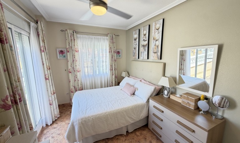 Sale - House -
La Zenia