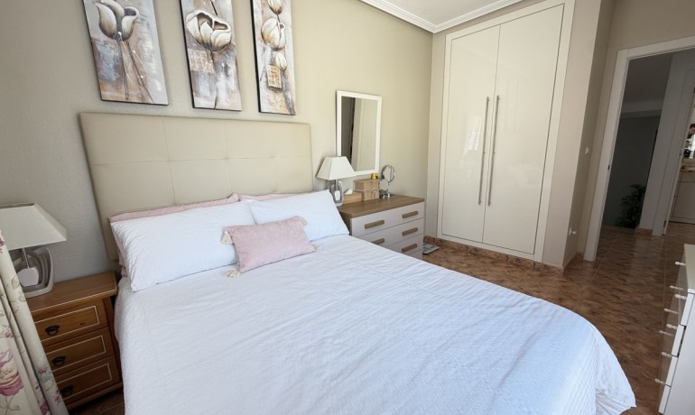 Sale - House -
La Zenia