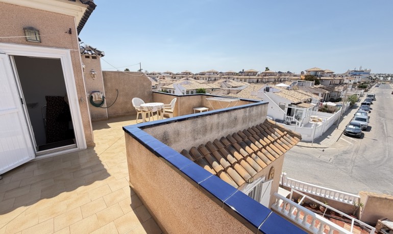 Sale - House -
La Zenia