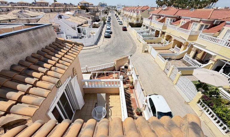 Sale - House -
La Zenia