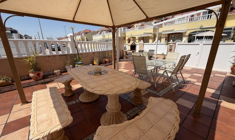 Sale - House -
La Zenia