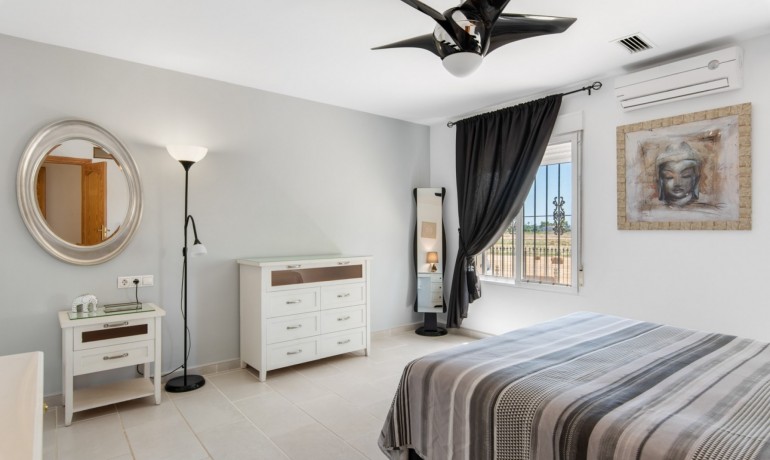 Sale - Finca / Country Property -
Catral - Catral - Country