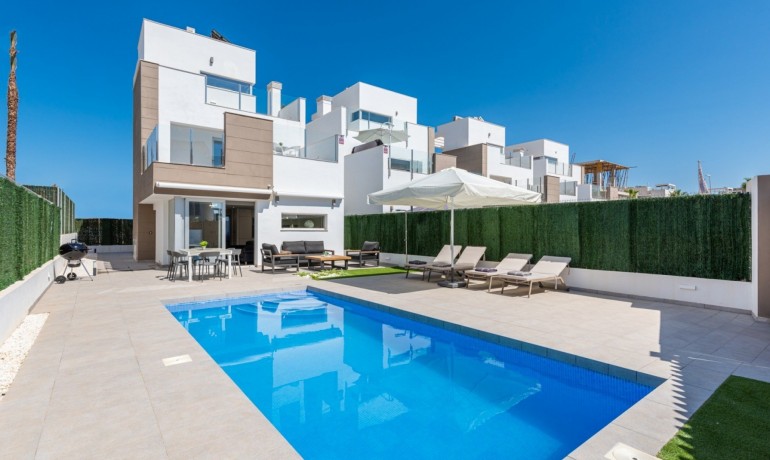 Venta - Villa -
Guardamar del Segura - El Raso