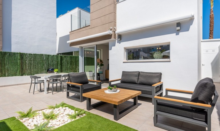 Venta - Villa -
Guardamar del Segura - El Raso