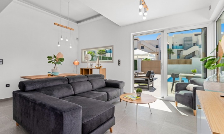 Venta - Villa -
Guardamar del Segura - El Raso