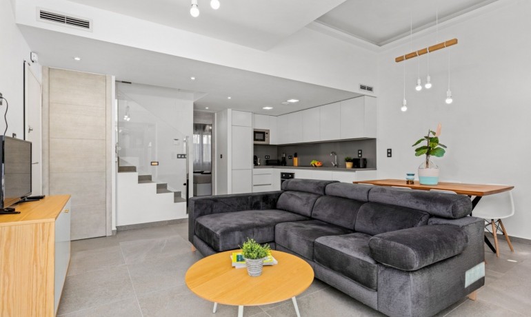 Venta - Villa -
Guardamar del Segura - El Raso