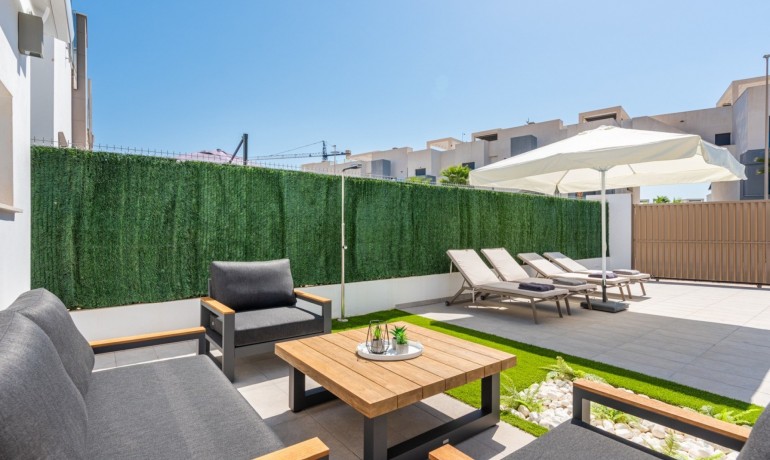 Venta - Villa -
Guardamar del Segura - El Raso